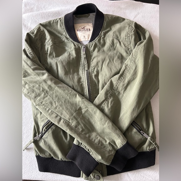 Hollister Jackets & Blazers - Green bomber jacket